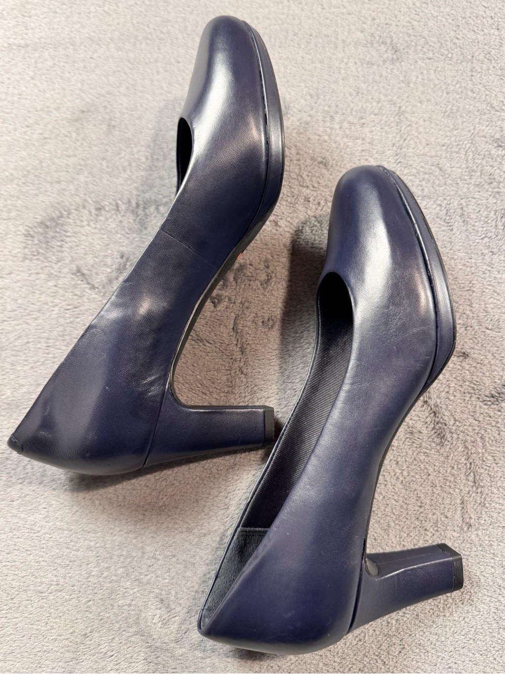 Rockport Leah Navy Leather Mid-Heel Pumps - Picture 9 of 11